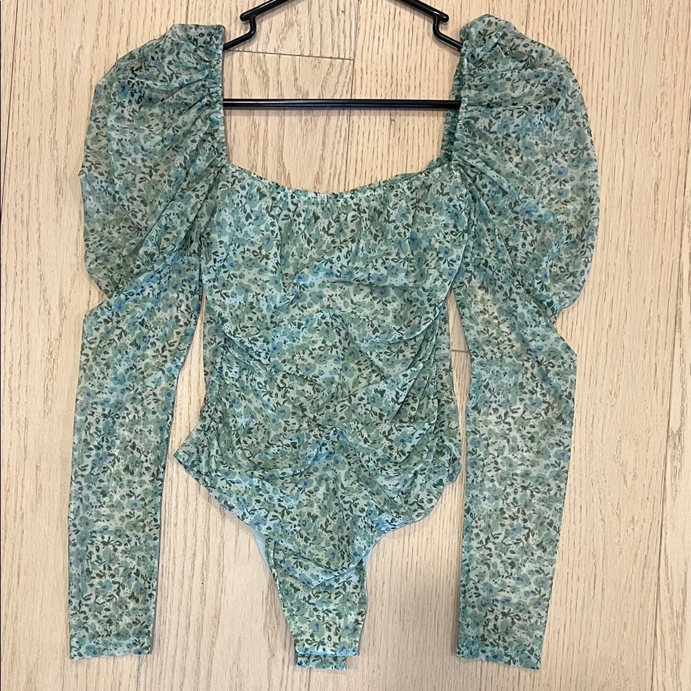 Floral Long Sleeve Bodysuit. Size 4/small
